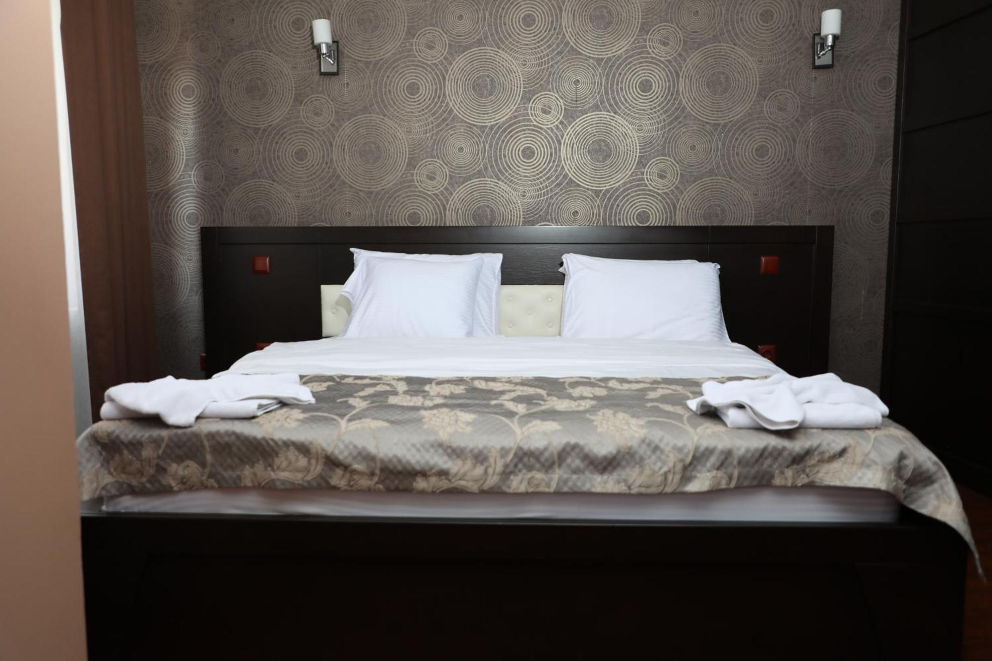 Bruti Hotel プリズレン エクステリア 写真