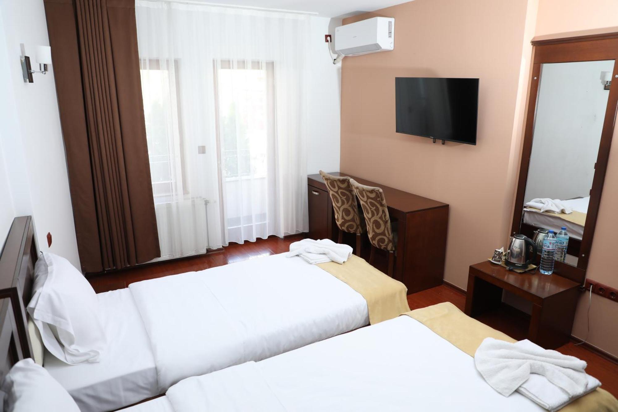 Bruti Hotel プリズレン エクステリア 写真